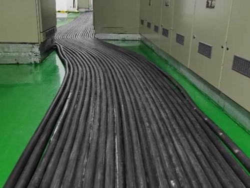 塔河如何根据理论计算公式计算温度对特定电压测量结果的影响？