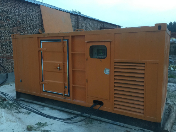 塔河发电机组长期使用中,电缆线的敷设路径有哪些要求?