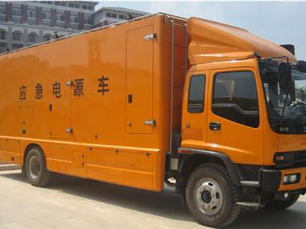 塔河冬季柴油发电机启动前,如何检查燃油系统中的积水?